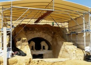 Τάφος Αμφίπολης: Βγήκαν τα φτυάρια μεταξύ αρχαιολόγων