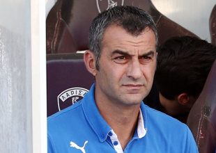 Αλλάζει την 11άδα και το σύστημα ο Δέλλας