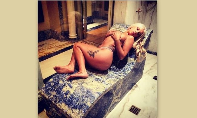 Η Lady Gaga στο ξενοδοχείο της super αποκαλυπτική