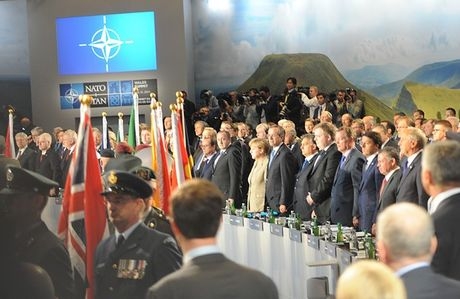 Μετωπική Σαμαρά με Τσίπρα: Το τελευταίο ανέκδοτο που έχουν πει ότι θα διαλύσουν το ΝΑΤΟ