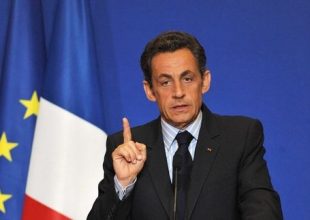Ο Σαρκοζί επιστρέφει στην πολιτική
