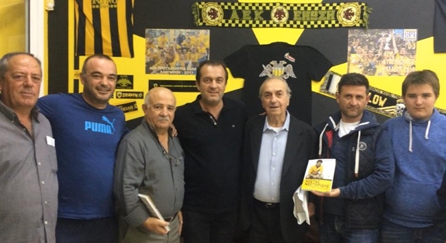 Τιμήθηκε από το club της Νέας Μανωλάδας ο Νεστορίδης (pic)