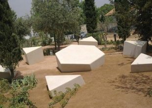 Βεβήλωσαν και πάλι το Μνημείο του Ολοκαυτώματος στην Αθήνα