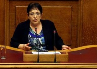 Παπαρήγα: “Ο σοσιαλισμός του ΣΥΡΙΖΑ είναι σαν την άχνη στον κουραμπιέ”