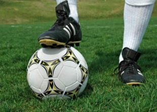 Νεκρός ακόμα ένας οπαδός σε αγώνα ποδοσφαίρου