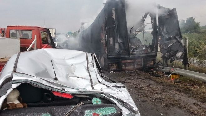 Καραμπόλα 40 αυτοκινήτων με νταλίκα, λόγω έργων, στην Εγνατία Οδό. Τουλάχιστον 4 νεκροί