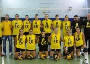 Τα κορίτσια καλούν τον κόσμο στην παρουσίαση