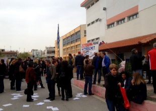 Άγριο ξύλο σε σχολείο της Θεσσαλονίκης μεταξύ Χ.Α. και ΑΝΤΑΡΣΥΑ
