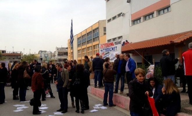Άγριο ξύλο σε σχολείο της Θεσσαλονίκης μεταξύ Χ.Α. και ΑΝΤΑΡΣΥΑ