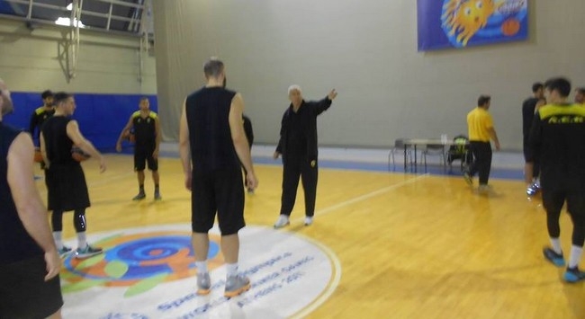 Η πρώτη του Σάκοτα και η ομιλία στους παίκτες Η πρώτη του Σάκοτα και η ομιλία στους παίκτες