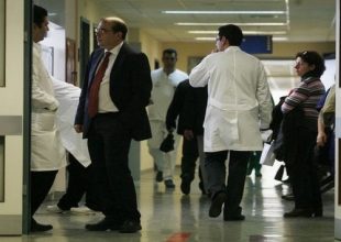 “Καμπάνα” 12 μηνών για τον γιατρό με το “φακελάκι”