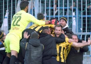 Η μεγάλη αγκαλιά της ΑΕΚ