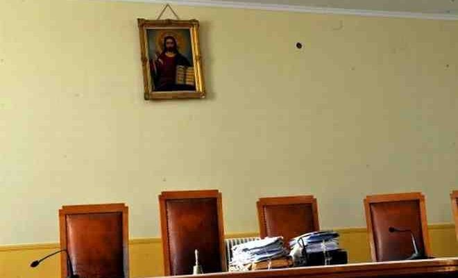 Σε αποχή διαρκείας οι δικηγόροι