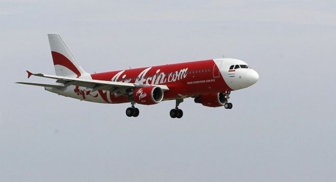 Θρίλερ με αεροπλάνο της AirAsia: Εξαφανίστηκε από τα ραντάρ