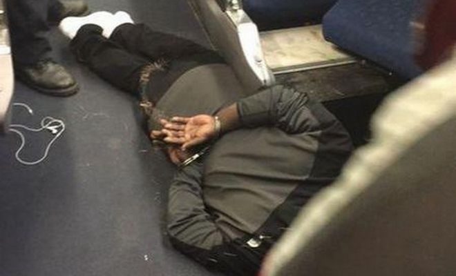 Άνδρας μπήκε σε τρένο κι άρχισε να μαχαιρώνει τους επιβάτες