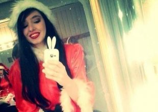 Ελληνίδα θεα ντύθηκε Αγιοβασιλίτσα και ξέχασε…