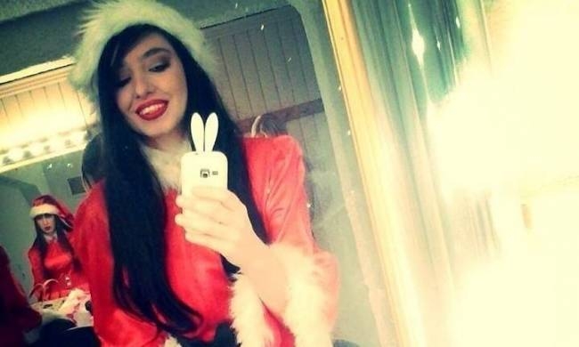Ελληνίδα θεα ντύθηκε Αγιοβασιλίτσα και ξέχασε…