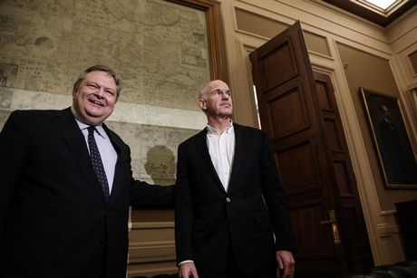Έκτακτη συνάντηση πραγματοποίησαν στη Βουλή ο Ευ.Βενιζέλος και ο Γ. Παπανδρέου