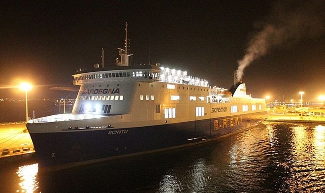 Πυρκαγιά σε πλοίο ανοιχτά της Κέρκυρας με 478 επιβάτες. Προσπάθειες να προσεγγίσουν παραπλέοντα πλοία