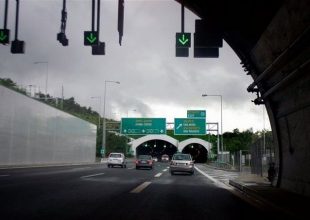 Έκρηξη αυτοκινήτου στην Αττική Οδό. Ένας νεκρός