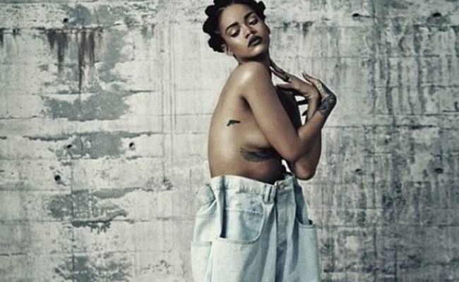 Και πάλι… topless η Rihanna