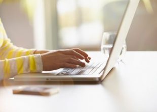 Πώς θα πάρετε δωρεάν σύνδεση ίντερνετ και laptop