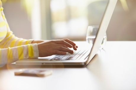 Πώς θα πάρετε δωρεάν σύνδεση ίντερνετ και laptop