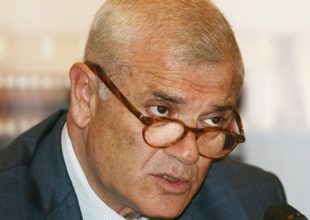 Υβριστικά συνθήματα κατά Μελισσανίδη