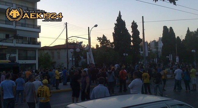 Live από την Ευελπίδων