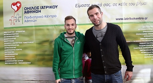 Μοίρασαν δώρα και χαμόγελα Μπρέσεβιτς, Μπακάκης