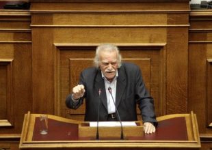 Δεύτερο “Οχι” Σουλτς σε Γλέζο: Καμία συζήτηση για τις γερμανικές αποζημιώσεις