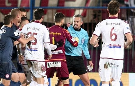 Οι οπαδοί της Βέροιας φωνάζουν “Ολυμπιακός” (VIDEO)