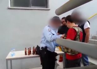 Οπαδός στο γήπεδο με 24 μπύρες (VIDEO)