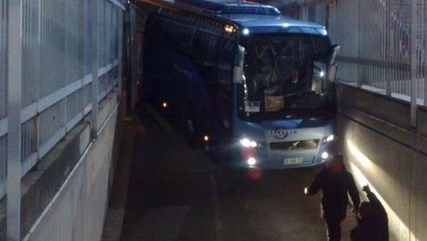 Δεν το πάρκαρε, το τράκαρε Δεν το πάρκαρε, το τράκαρε