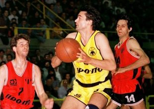 Παταβούκας: «Η ΑΕΚ πρέπει να εκμεταλλευθεί την κόπωση του Παναθηναϊκού»