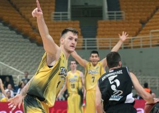 Παπαντωνίου: «Είμαστε ΑΕΚ, πάμε να χτυπήσουμε το ματς στο ΣΕΦ»