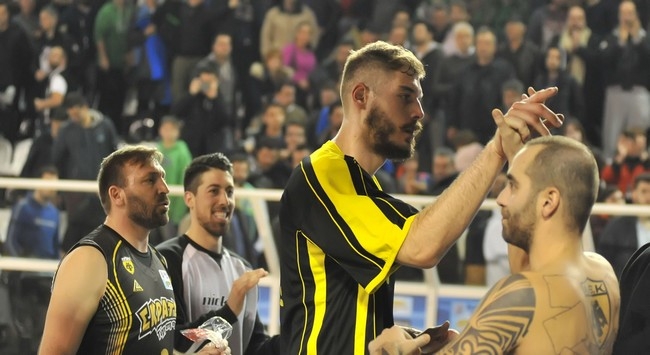 «Χρόνια πολλά Ζήση»