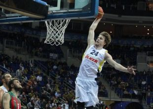 Ακάθεκτη η Φενέρμπαχτσε