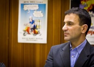 Νέα βόμβα Λαπαβίτσα: Για να νικήσουμε τη λιτότητα πρέπει να απελευθερωθούμε από το ευρώ