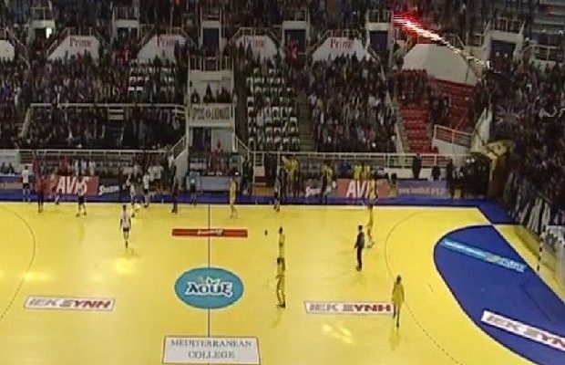 Διακοπή στη Θεσσαλονίκη! Ζητήθηκε εκκένωση του γηπέδου!