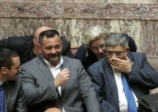 Χρυσή Αυγή: Αποφυλακίζονται Μιχαλολιάκος και Λαγός