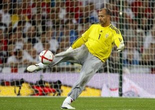 Κίραλι: “Η φόρμα είναι τα ρούχα της δουλειάς μου”