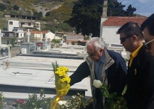 Η ΑΕΚ απέθεσε λουλούδια στη μνήμη του Γιακουμάκη (pics)