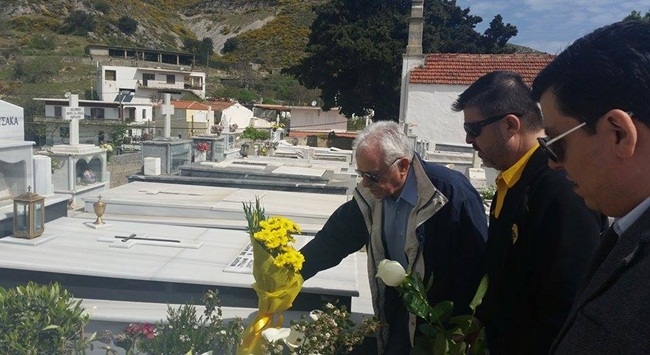 Η ΑΕΚ απέθεσε λουλούδια στη μνήμη του Γιακουμάκη (pics)
