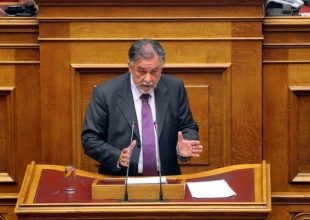 Πανούσης: Δεκαπεντάχρονα κορίτσια ρίχνουν μολότοφ. Μας απειλεί η νεοτρομοκρατία