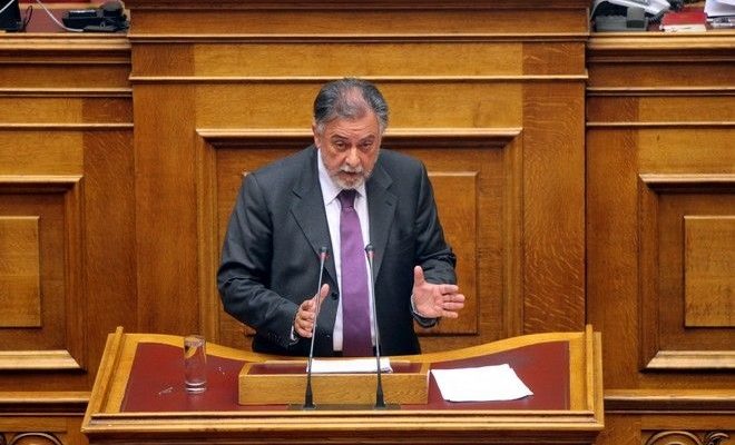 Πανούσης: Δεκαπεντάχρονα κορίτσια ρίχνουν μολότοφ. Μας απειλεί η νεοτρομοκρατία