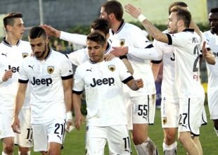 Φανέλα της ΑΕΚ με υπογραφές για καλό σκοπό