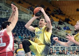 Φιλική νίκη με NBA φανέλα και ρεπό από Σάκοτα
