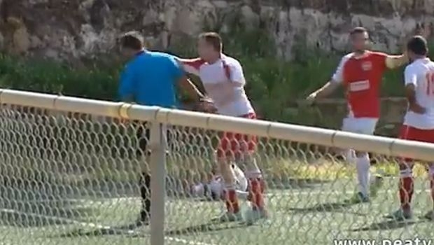 Χτύπησε διαιτητή και… πήρε τα βουνά
