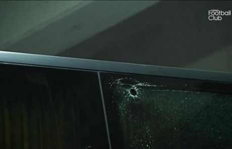 Πέταξαν μπαλάκι του γκολφ στο πούλμαν της Παρί Πέταξαν μπαλάκι του γκολφ στο πούλμαν της Παρί